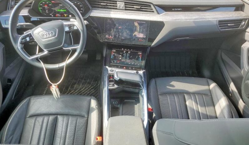 
								2022 Audi E-tron full									