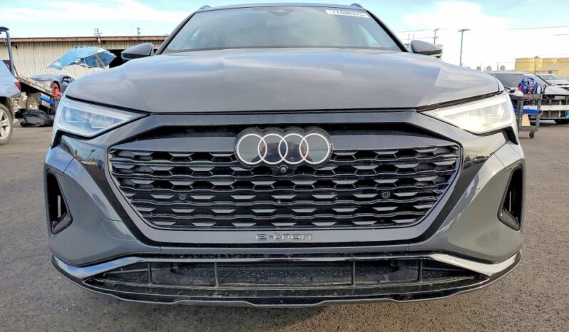 
								2024 Audi Q8 full									