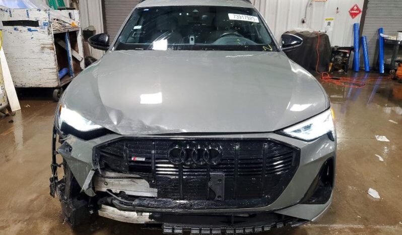 
								2022 Audi E-tron full									