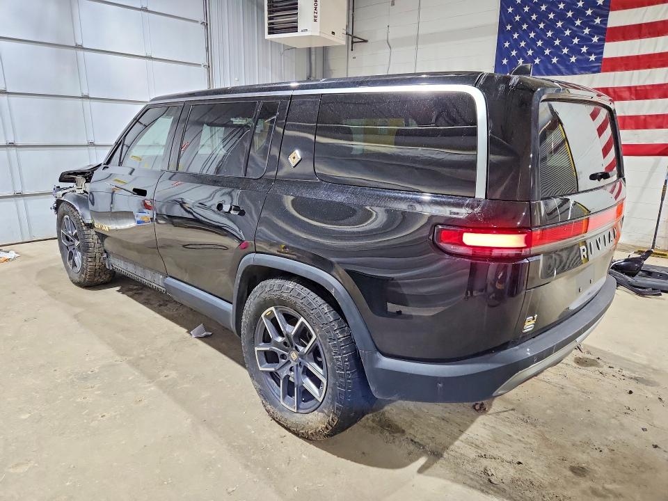2022 Rivian R1s