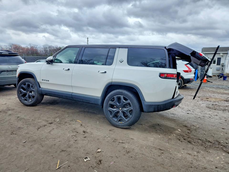 2025 Rivian R1s