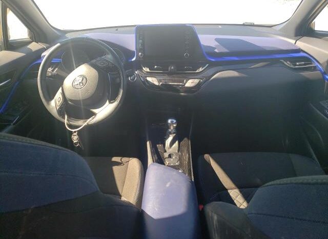 
								2020 Toyota C-hr xle full									