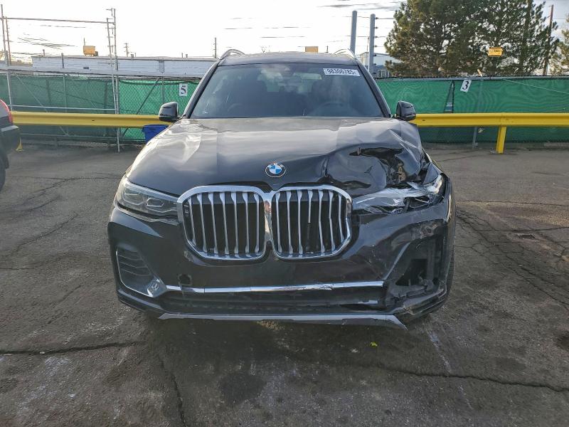 2022 BMW X7