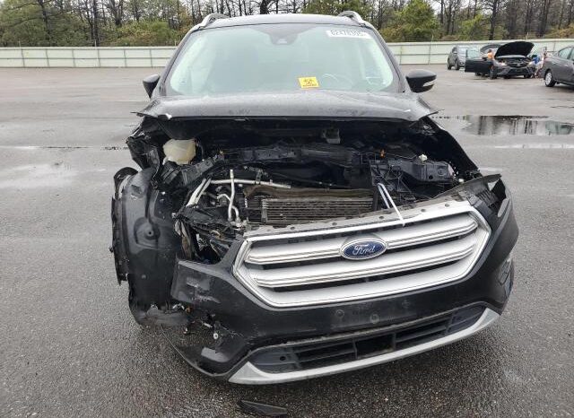
								2019 Ford Escape tit full									