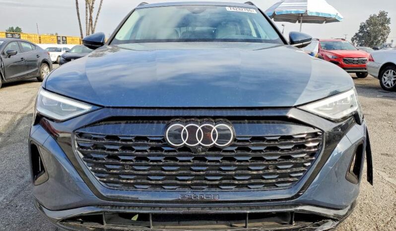 
								2024 Audi Q8 full									