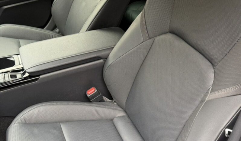 
								TOYOTA CAMRY Hybrid full									