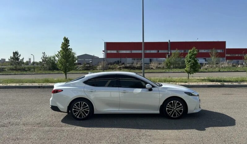 
								TOYOTA CAMRY Hybrid full									