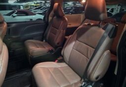 
										Toyota Sienna full									