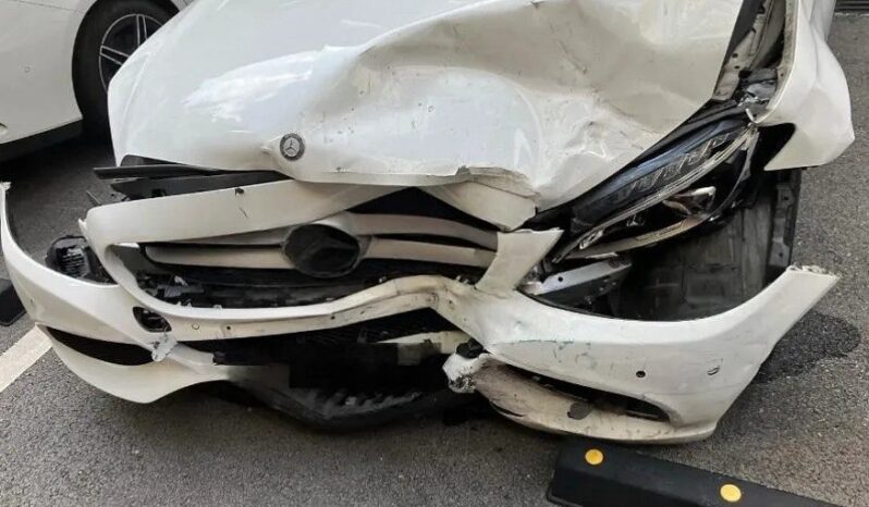 
								MERCEDES BENZ C 200 full									