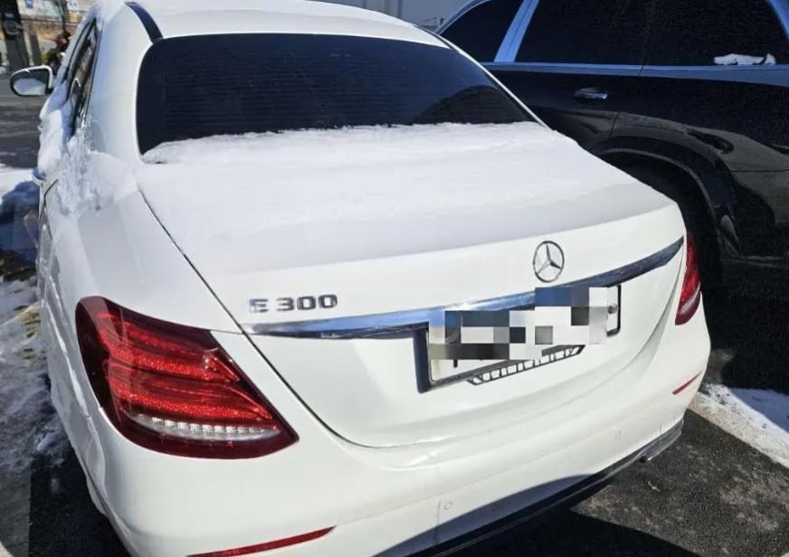 MERCEDES BENZ E300