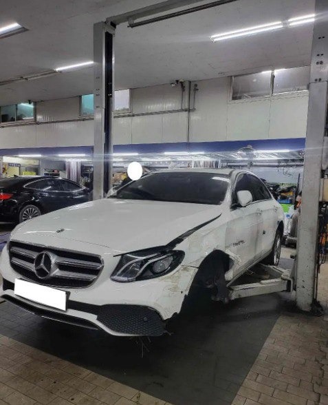 MERCEDES BENZ E200
