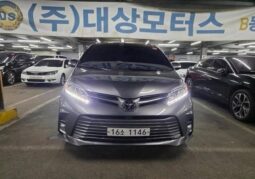 
										Toyota Sienna full									