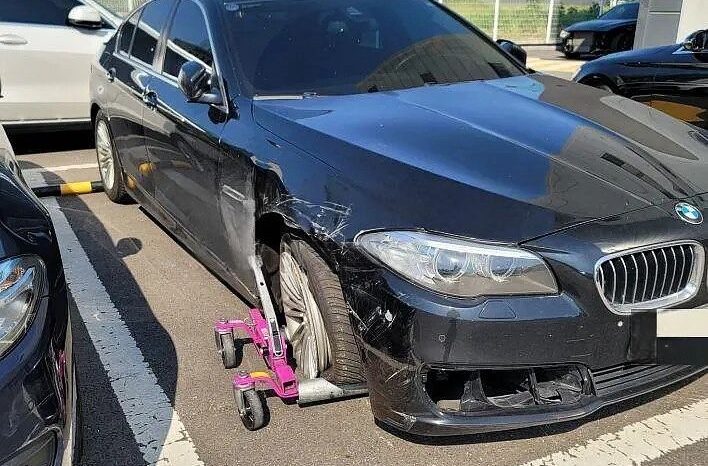 
								BMW 520d xDrive full									