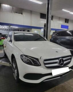 
										MERCEDES BENZ E200 full									