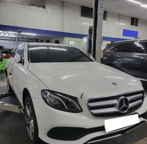 
								MERCEDES BENZ E200 full									