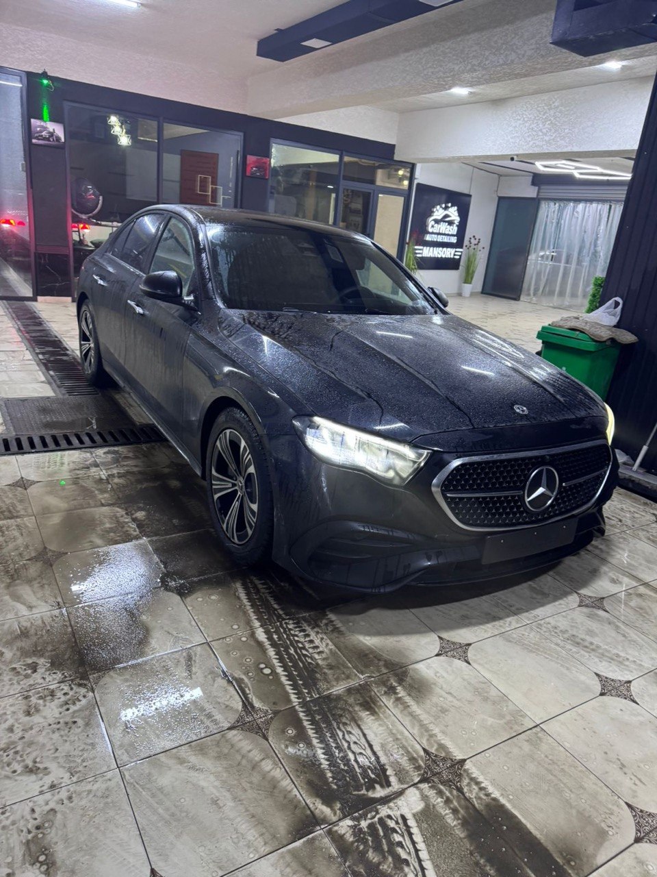 MERСEDES BENZ E200