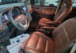 
										Toyota Sienna full									
