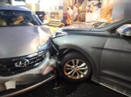 
										HYUNDAI SANTA FE full									
