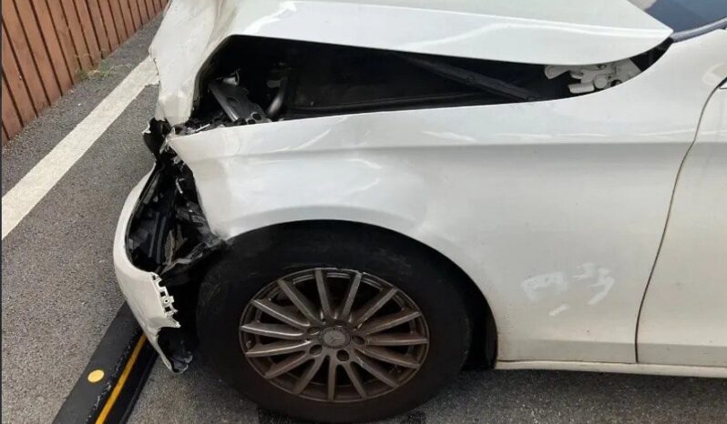 
								MERCEDES BENZ C 200 full									