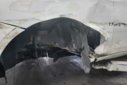 
										MERCEDES BENZ E200 full									