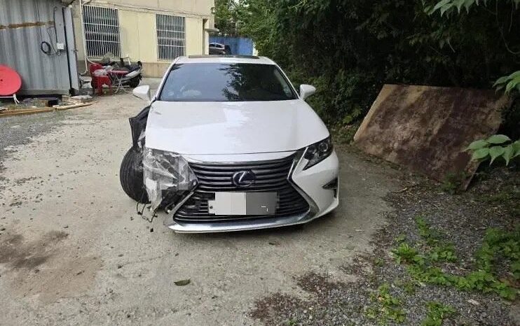 
								LEXUS ES300H full									