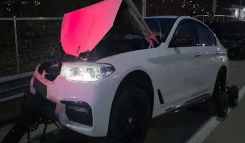 
								BMW 530i xDrive full									