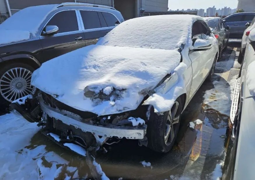 MERCEDES BENZ E300
