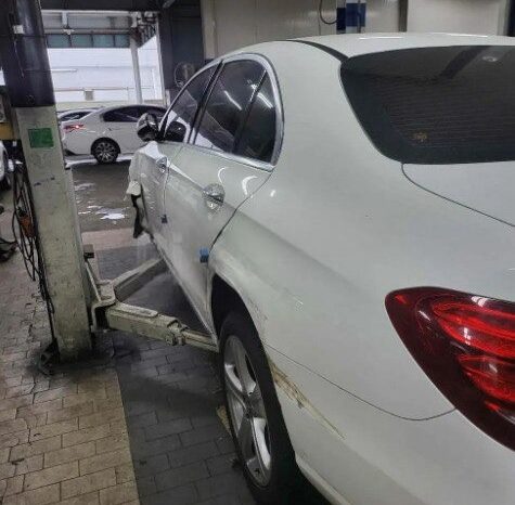 
								MERCEDES BENZ E200 full									