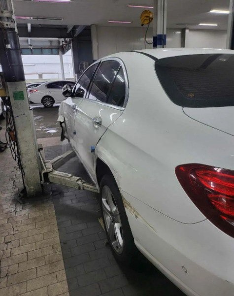 MERCEDES BENZ E200