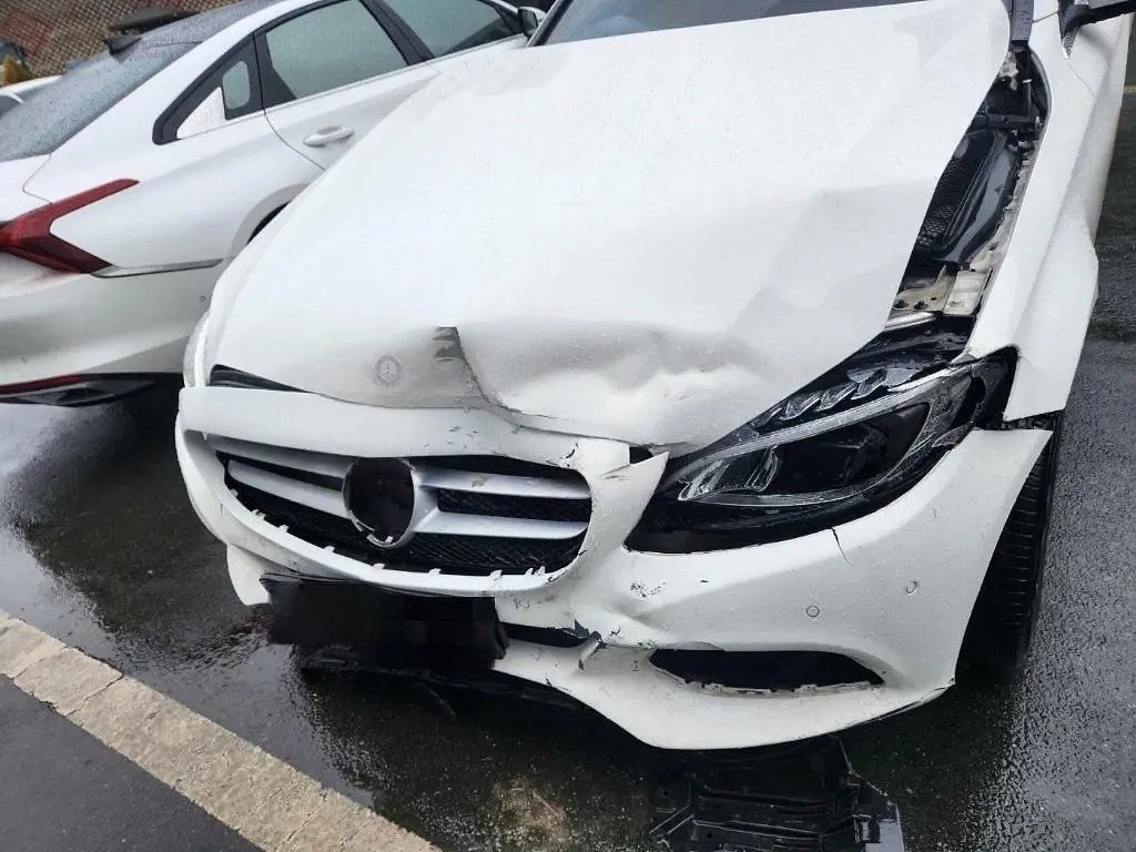 MERCEDES BENZ C 200