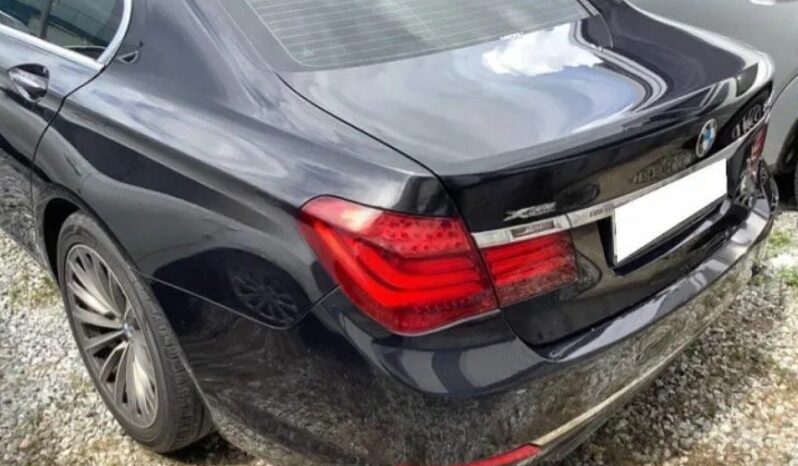 
								BMW 740d xDrive full									
