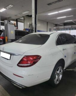 
										MERCEDES BENZ E200 full									