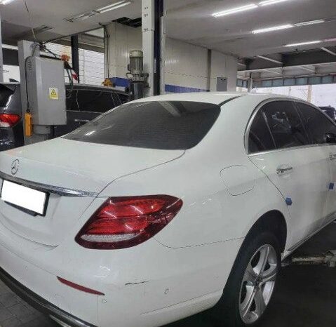 
								MERCEDES BENZ E200 full									
