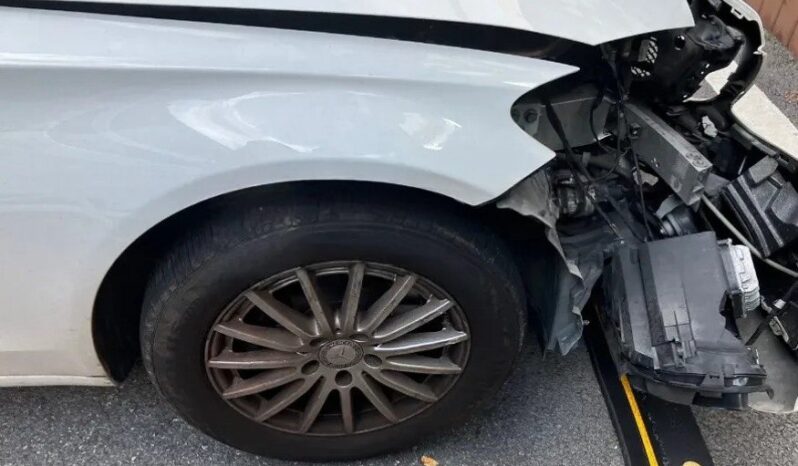 
								MERCEDES BENZ C 200 full									