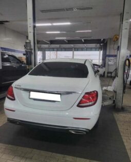 
										MERCEDES BENZ E200 full									
