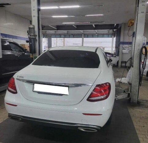 
								MERCEDES BENZ E200 full									