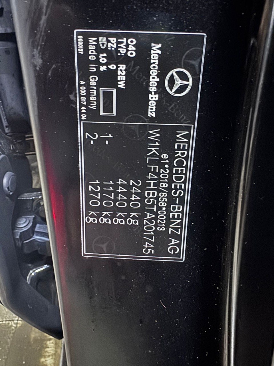 MERСEDES BENZ E200