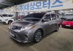 
										Toyota Sienna full									