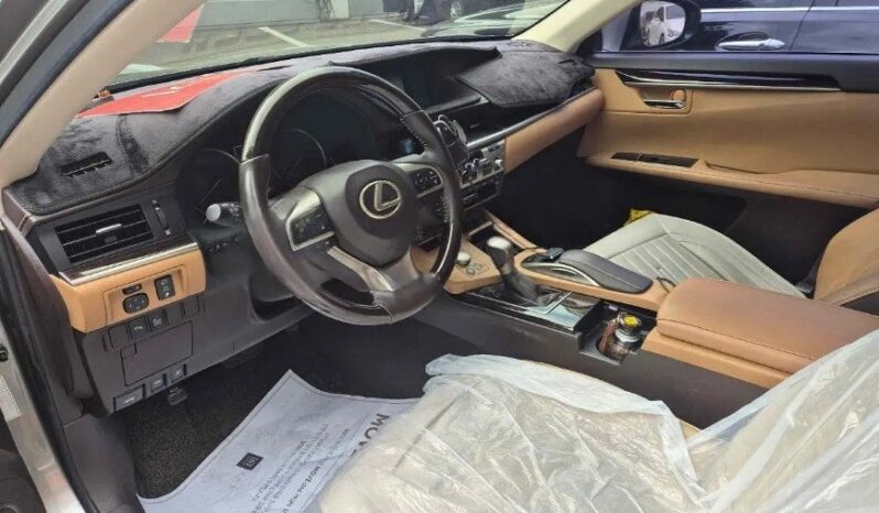 
								LEXUS ES300H full									
