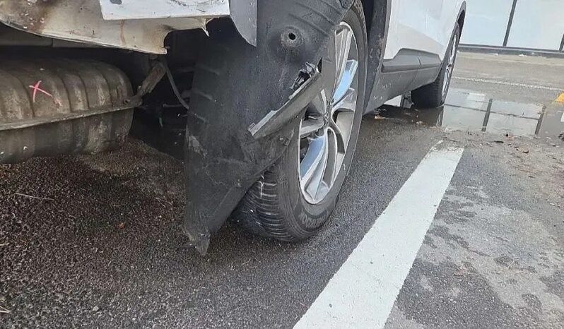 
								HYUNDAI SANTA FE full									
