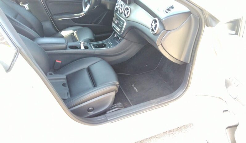 
								2017 Mercedes-benz Cla 250 full									