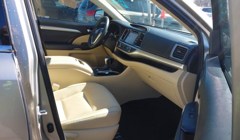 
								2014 Toyota Highlander full									