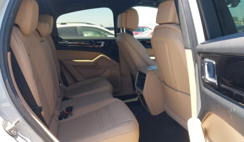 
								2023 Porsche Cayenne full									