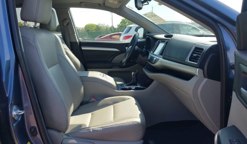 
								2016 Toyota Highlander full									