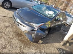 
										2017 Toyota Prius full									