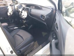 
										2016 Toyota Prius full									
