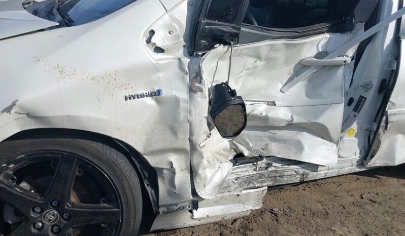 
								2016 Toyota Prius full									
