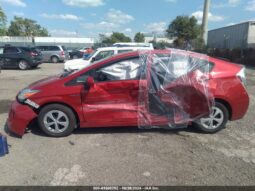 
										2015 Toyota Prius full									