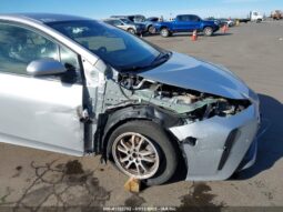 
										2019 Toyota Prius full									