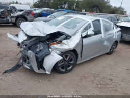 
										2019 Toyota Prius full									